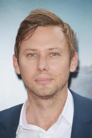Джимми Симпсон в роли Райан Холдер